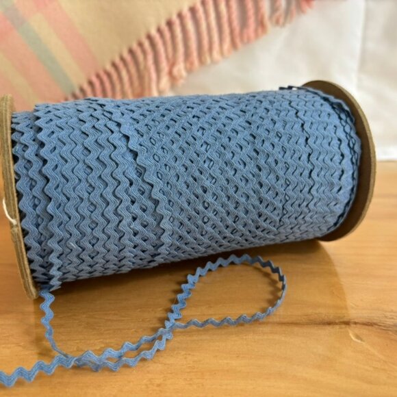 Vintage Baby Rick Rack Trim on Original Roll Blue - Picture 1 of 5